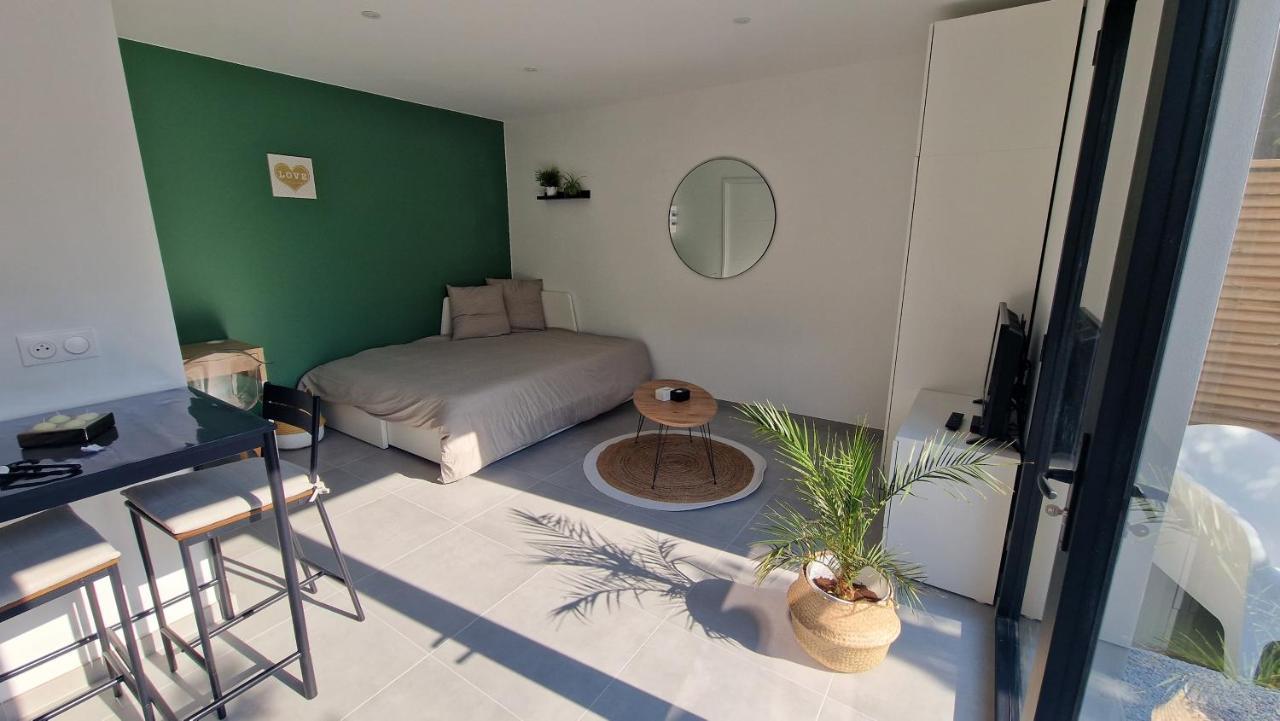 Le Patio : Studio Avec Exterieur Saint-Barthelemy-d'Anjou Экстерьер фото